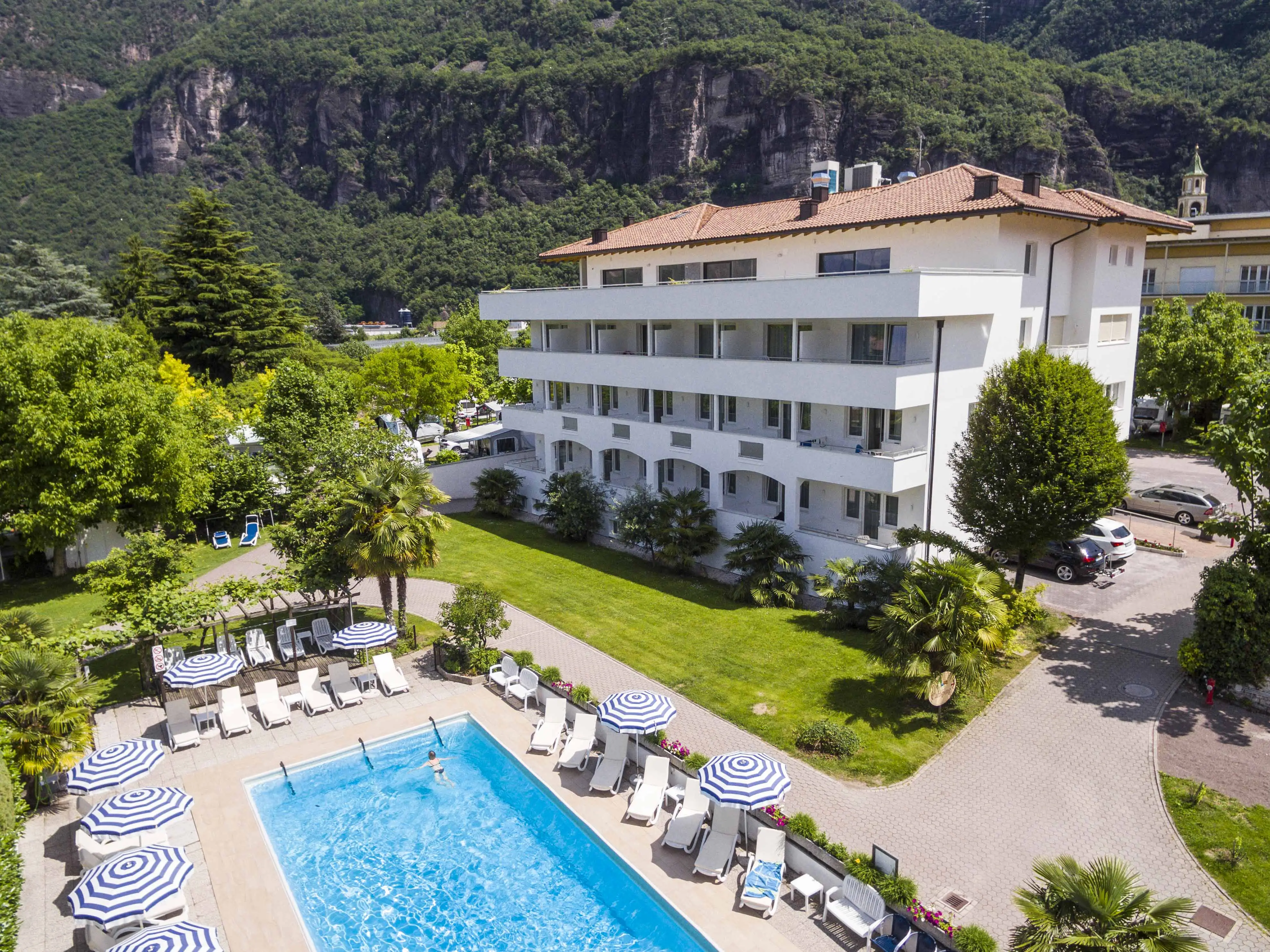 Camping & Hotel an der Sdtiroler Weinstrae